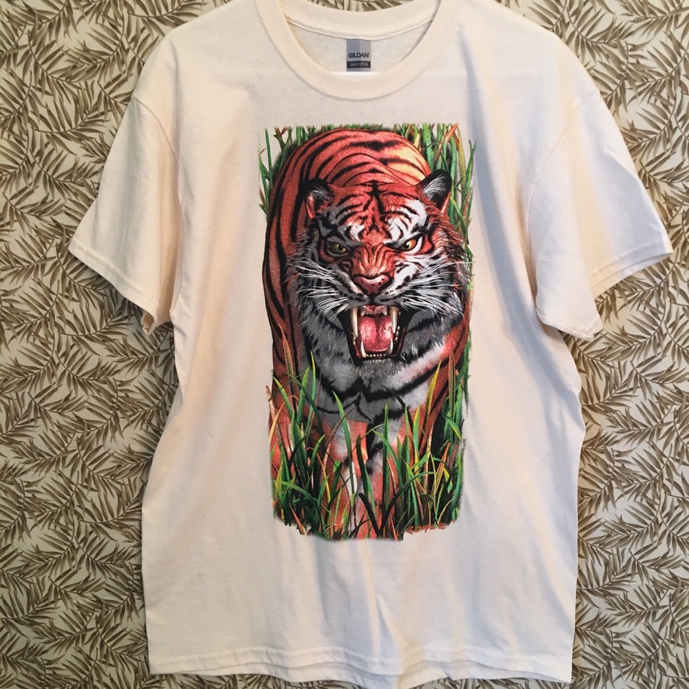 T Shirt Bengal Tiger Wild Cat L NWOT NEW
